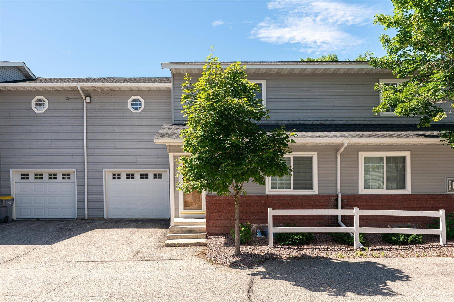 808 Cedar DR #B, La Crescent, MN 55947
