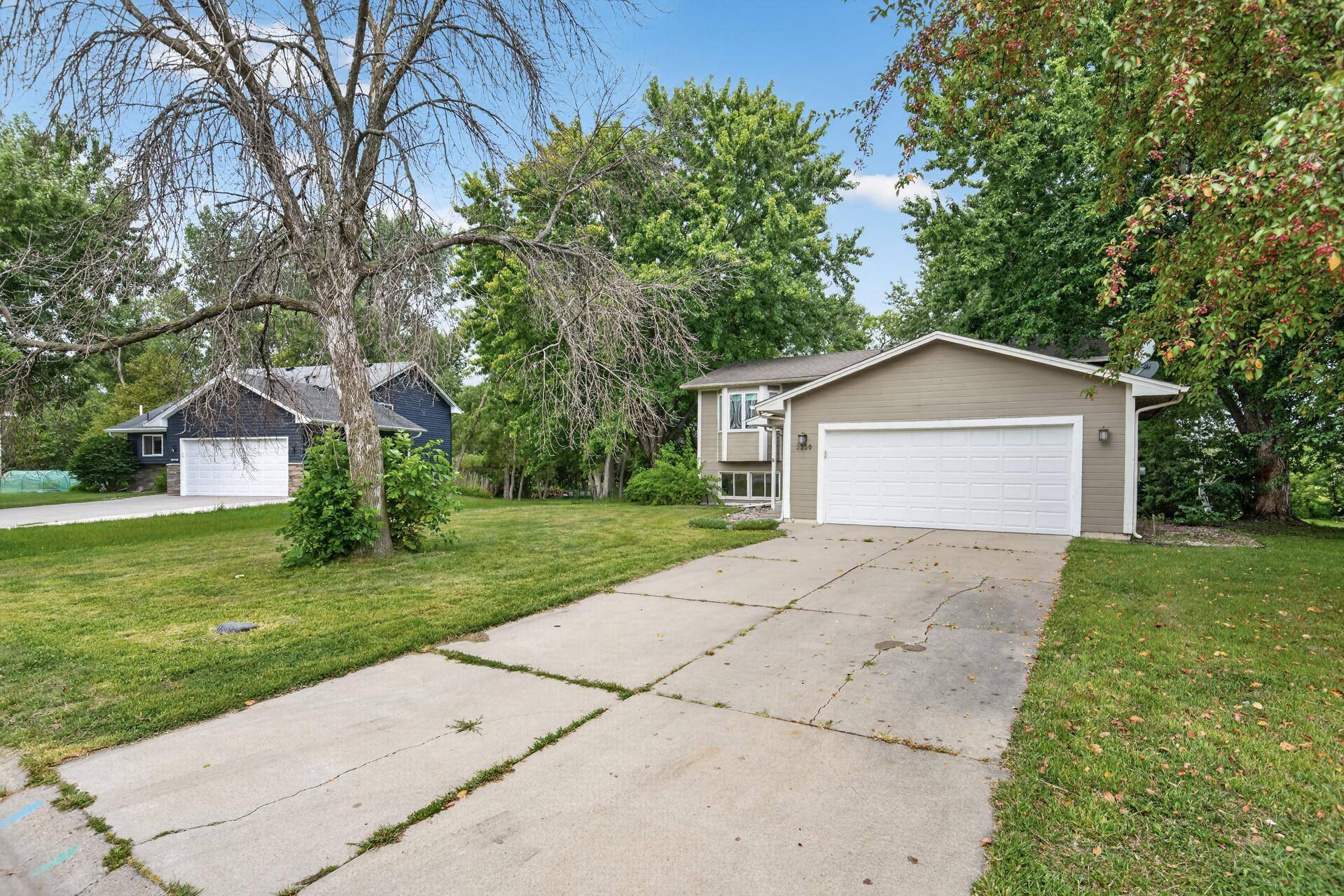 2250 Van Sloun RD, Chaska, MN 55318