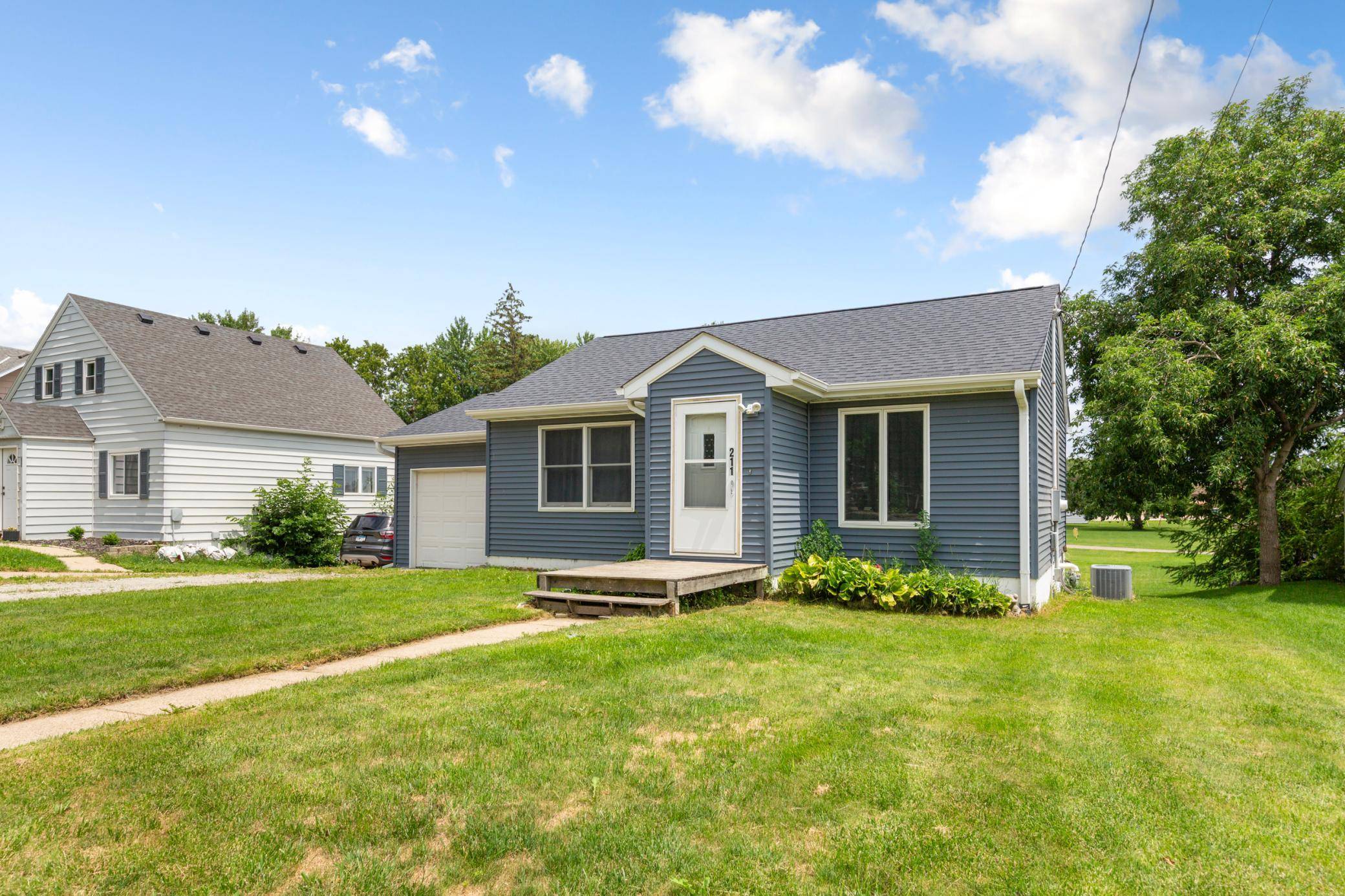 211 Independence AVE S, Clarks Grove, MN 56016
