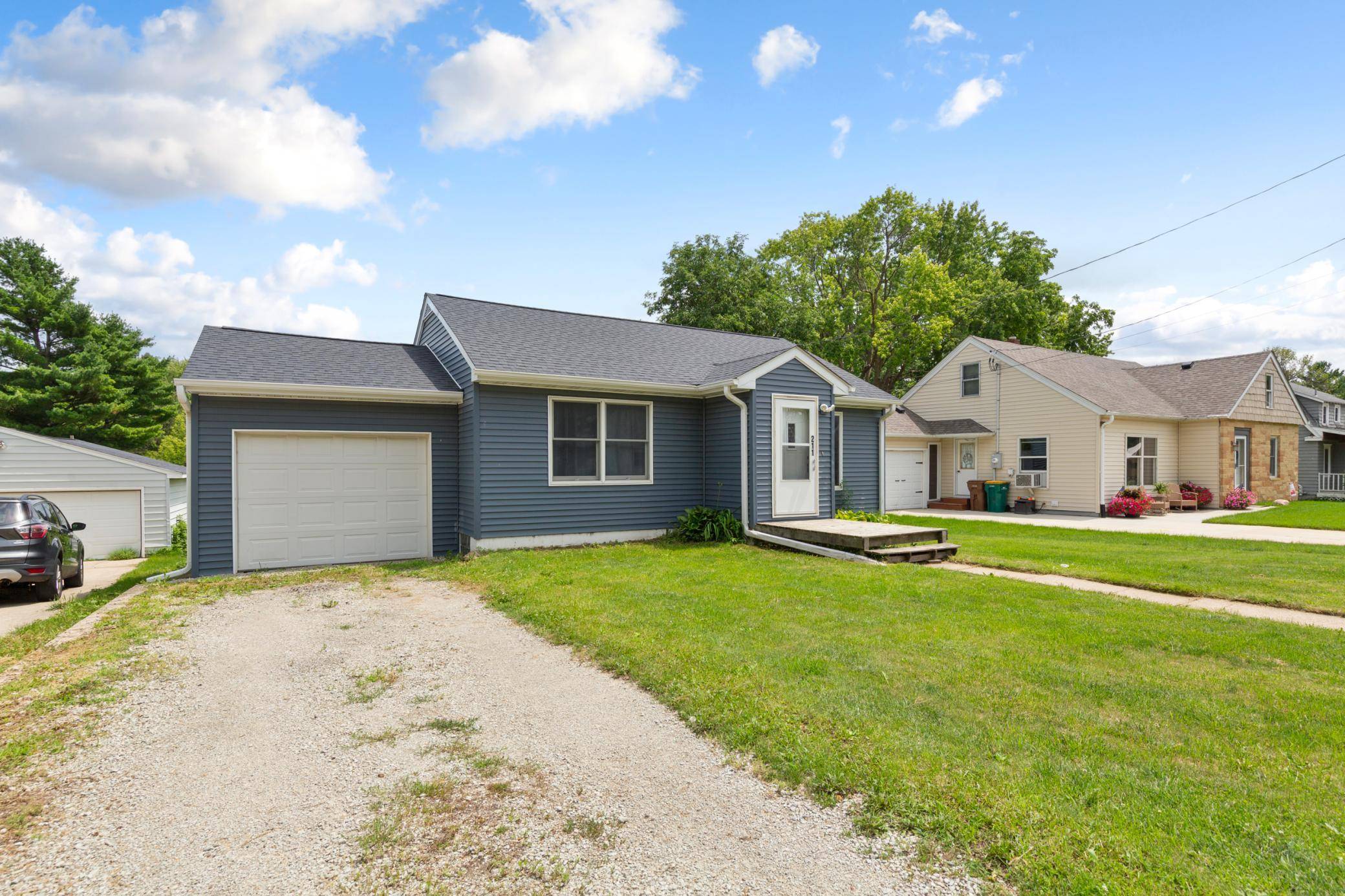 211 Independence AVE S, Clarks Grove, MN 56016
