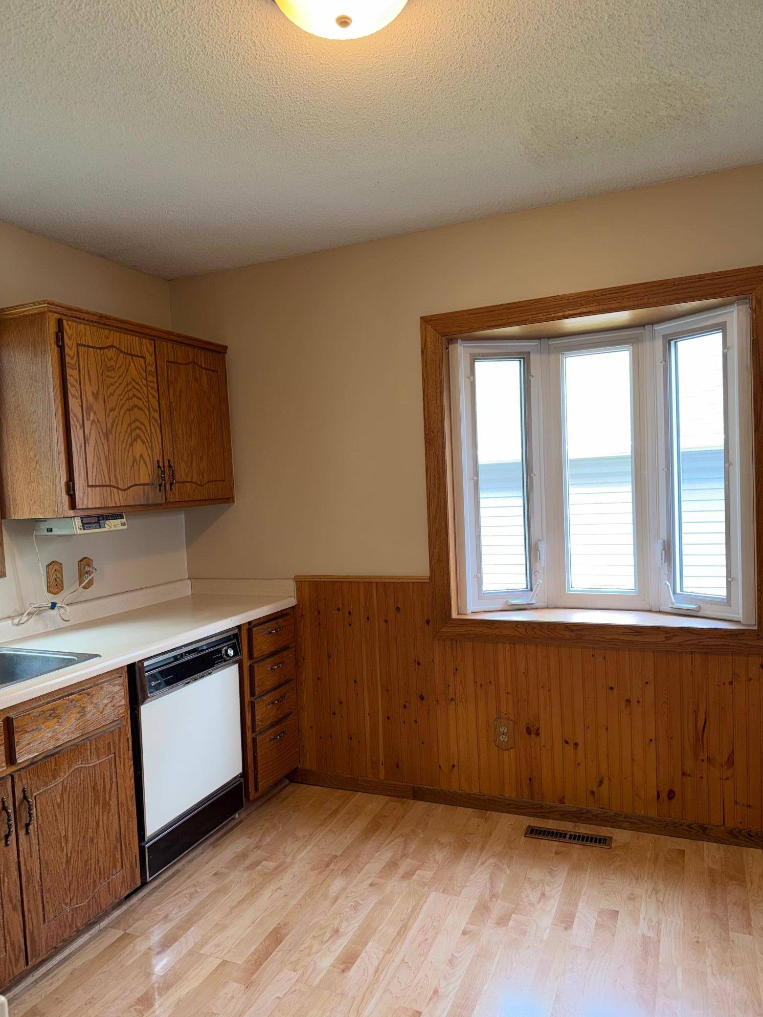 2635 Guthrie AVE N, Oakdale, MN 55128