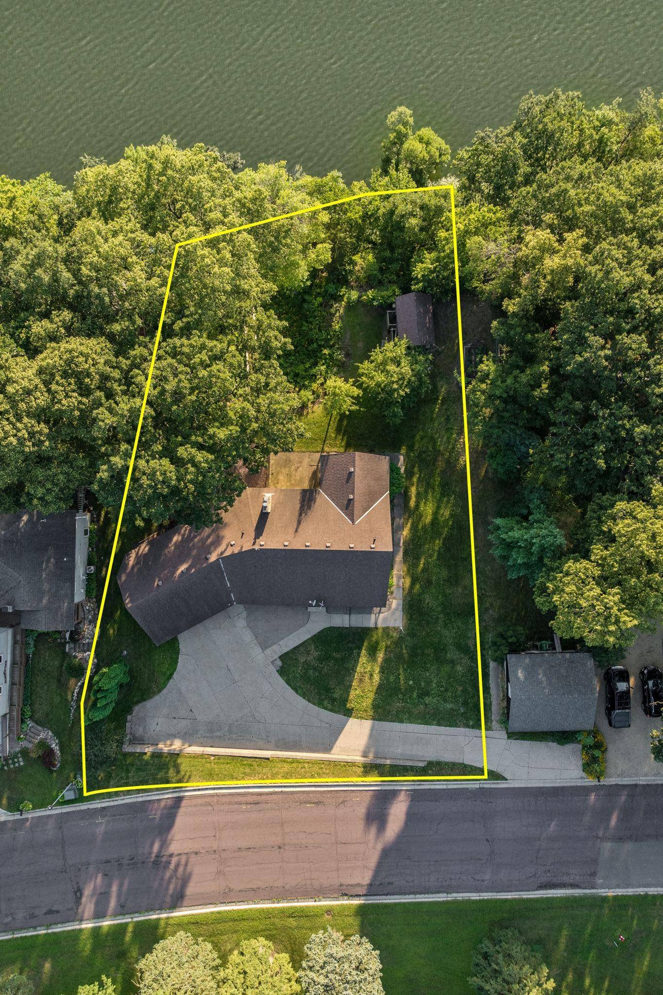 350 E Amber Lake DR, Fairmont, MN 56031