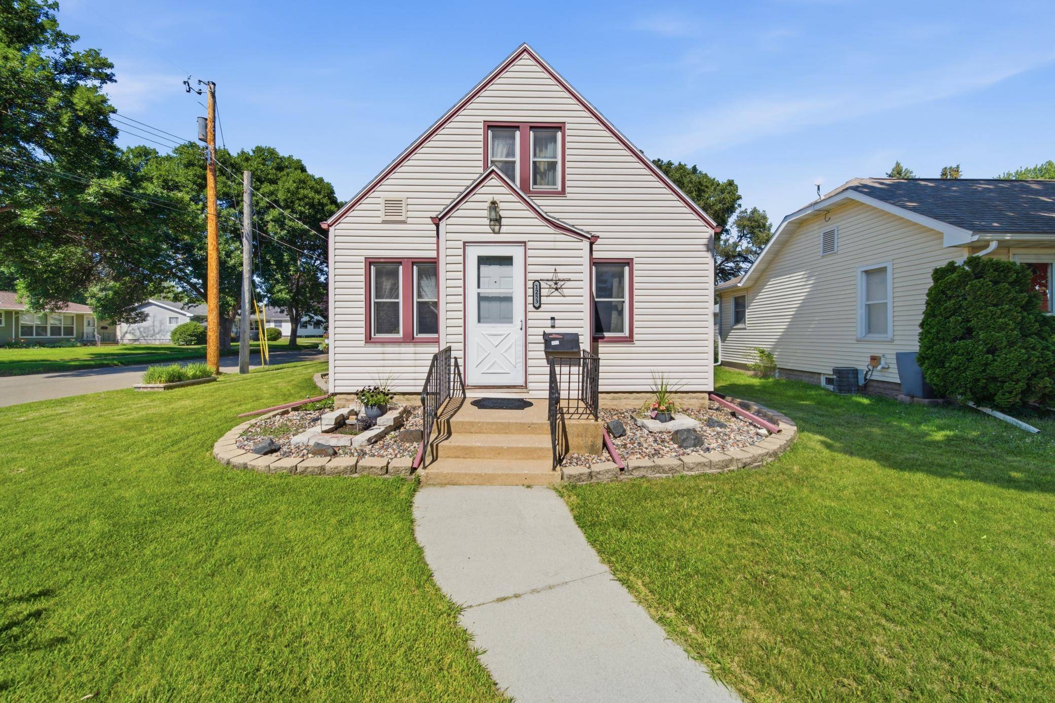 1253 8th AVE SE, Rochester, MN 55904