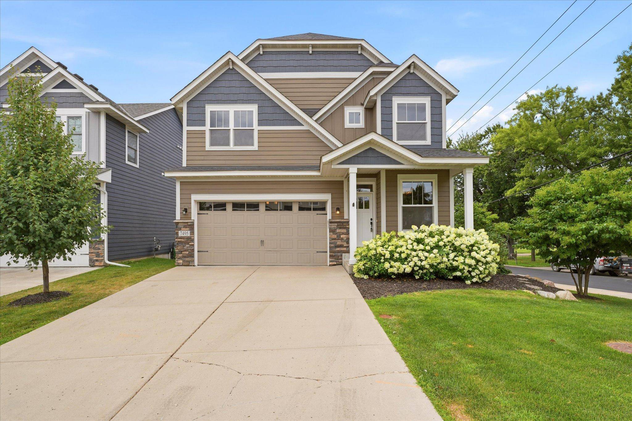 7495 Laurel PT, Golden Valley, MN 55426