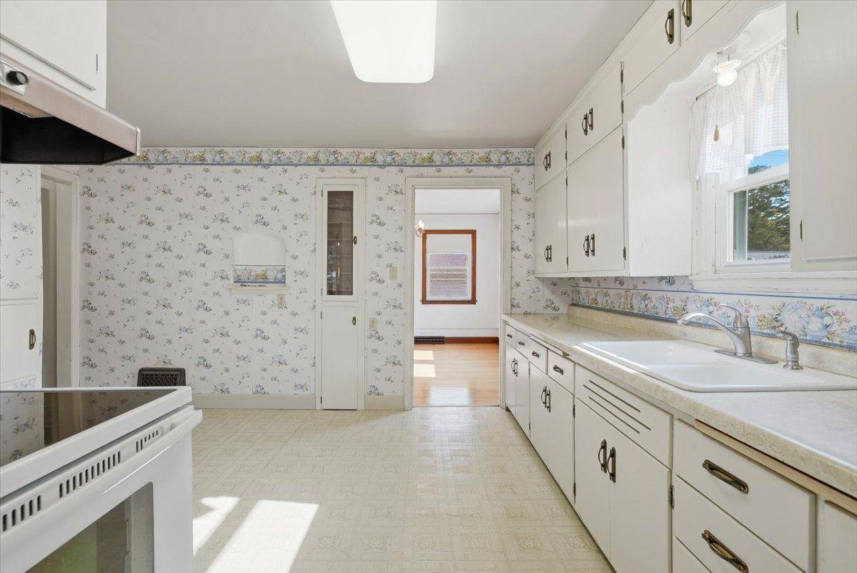 1360 Maple ST, Baldwin, WI 54002