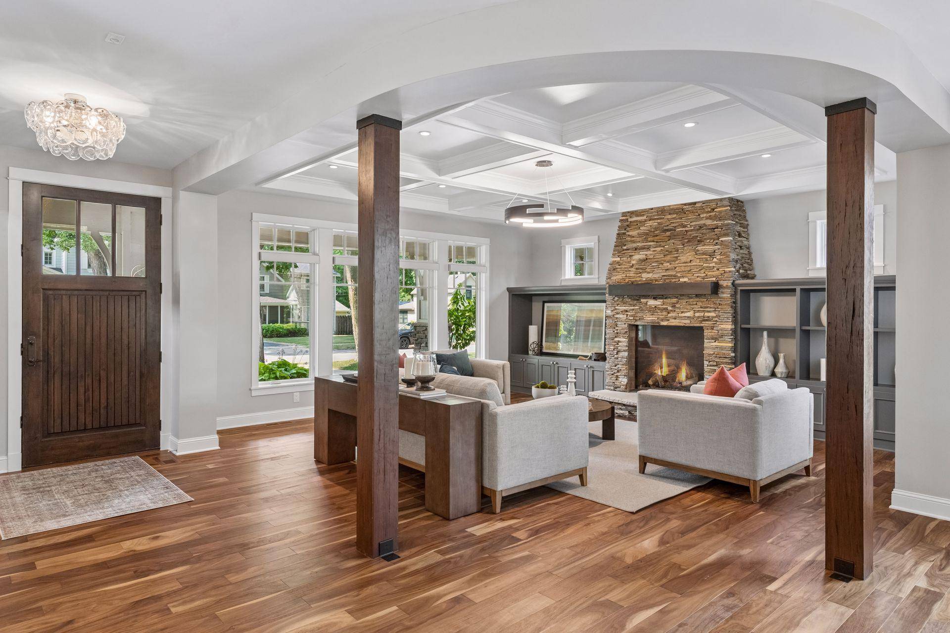 633 Park ST E, Wayzata, MN 55391