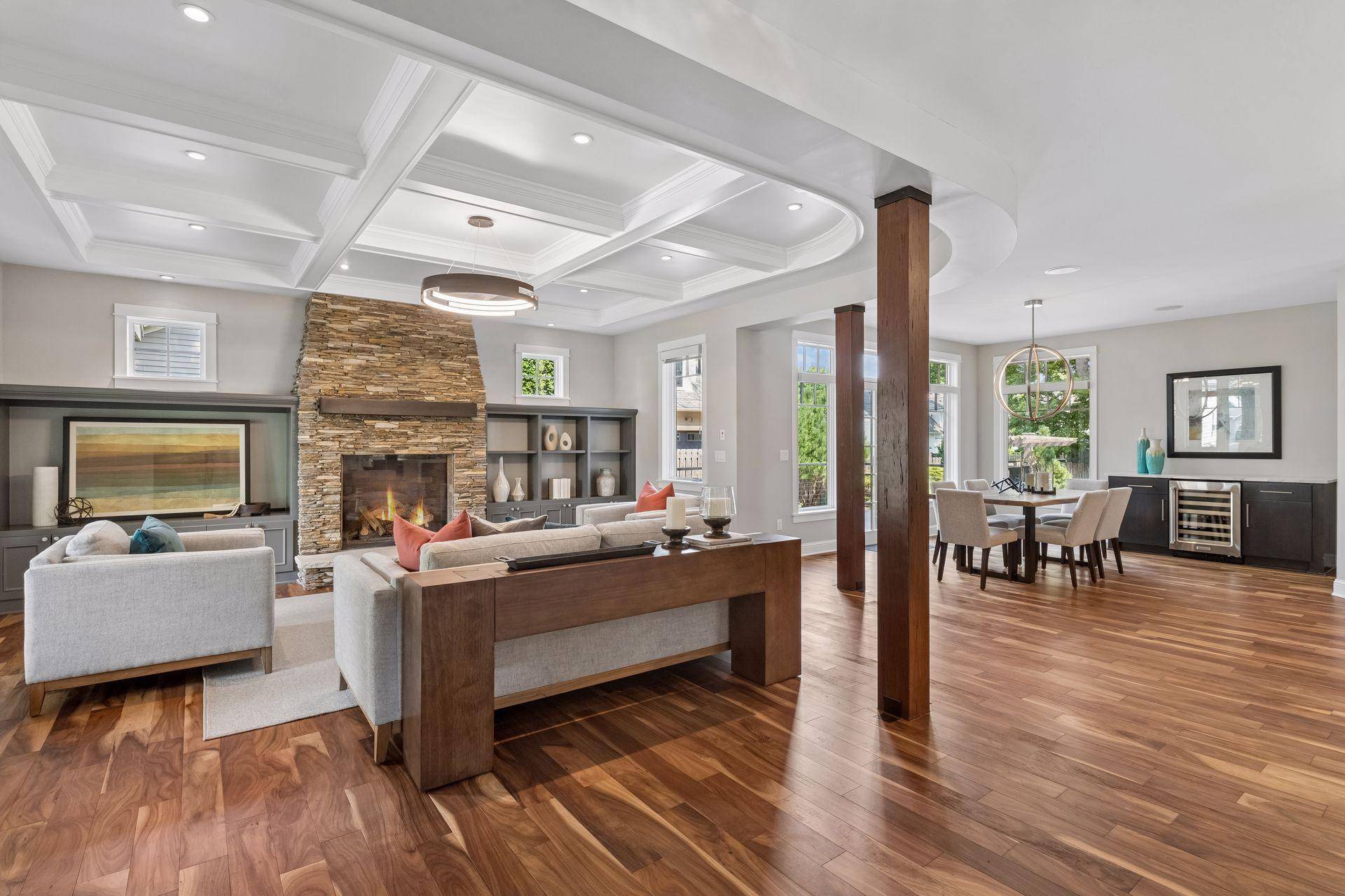 633 Park ST E, Wayzata, MN 55391