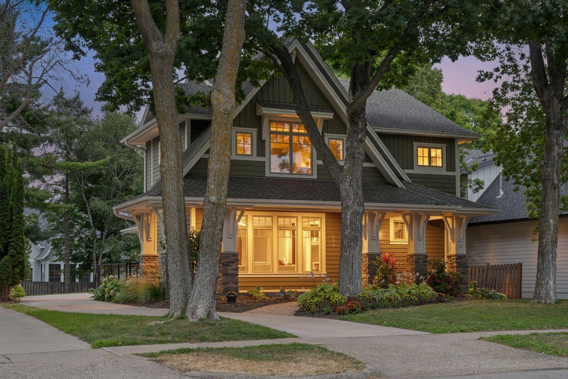 633 Park ST E, Wayzata, MN 55391