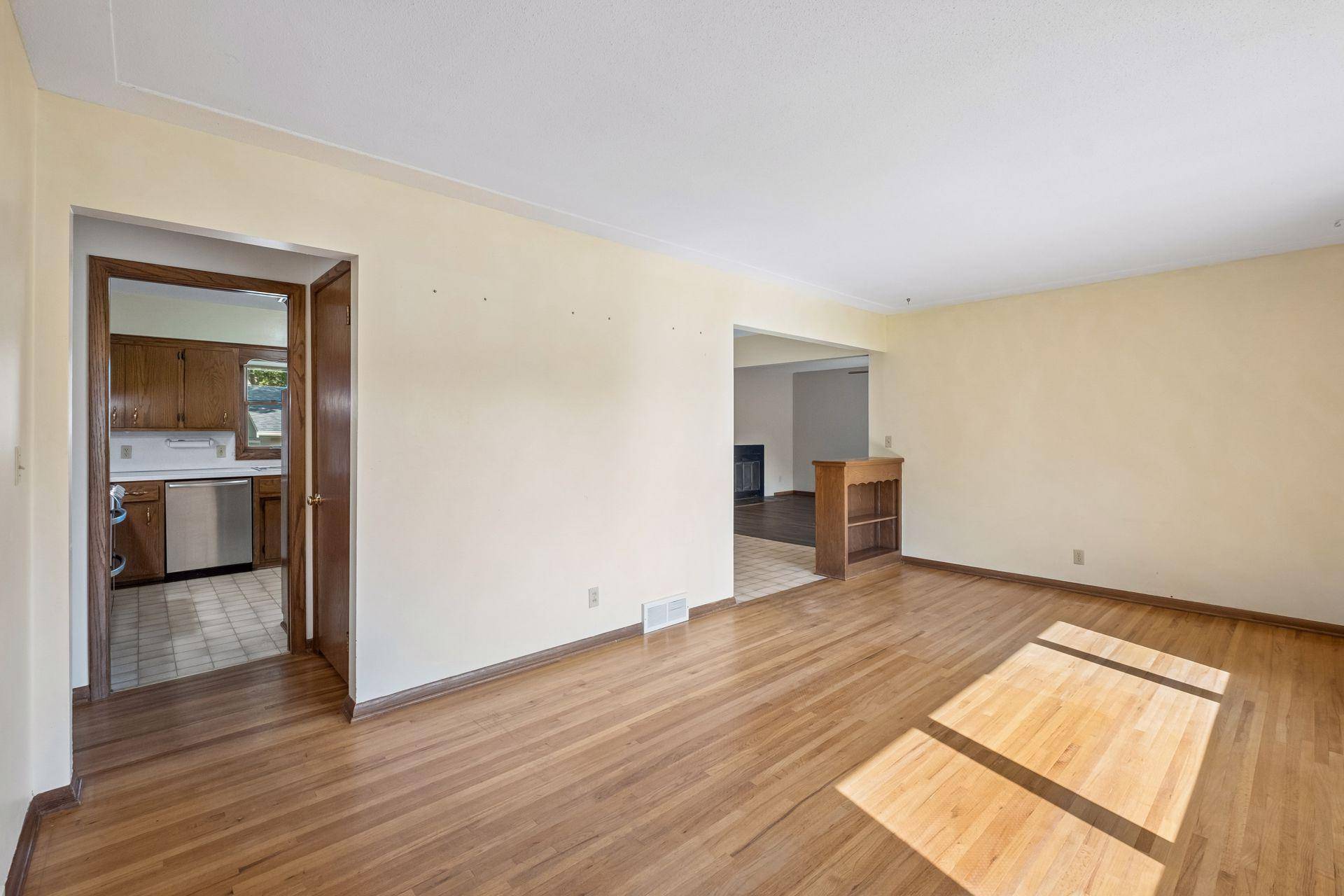 702 Madison ST S, Shakopee, MN 55379