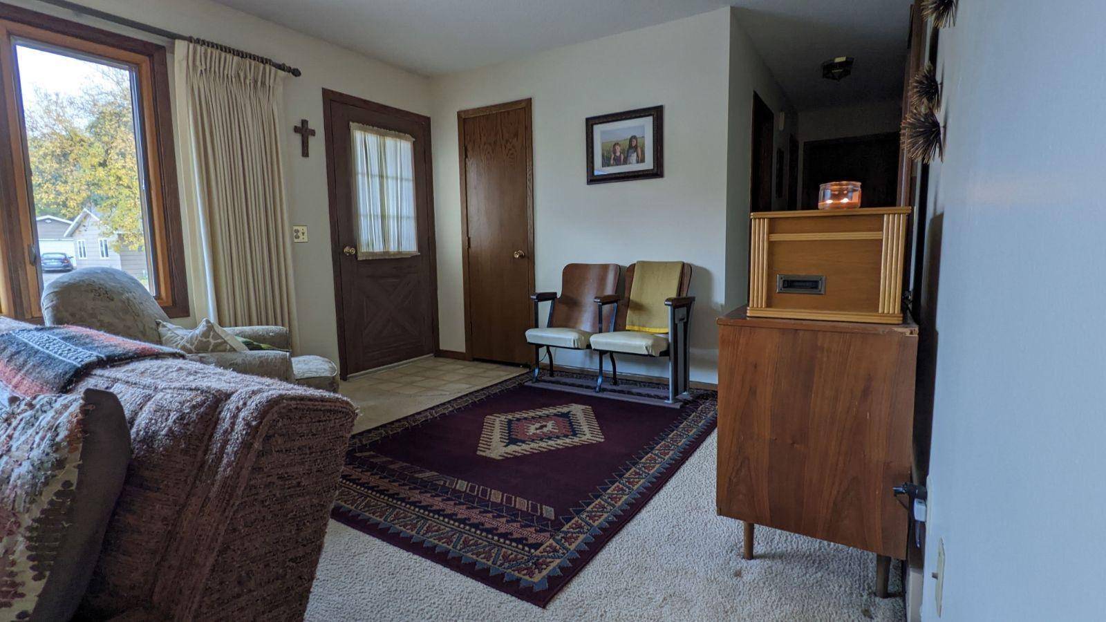 109 12th ST NW, Faribault, MN 55021