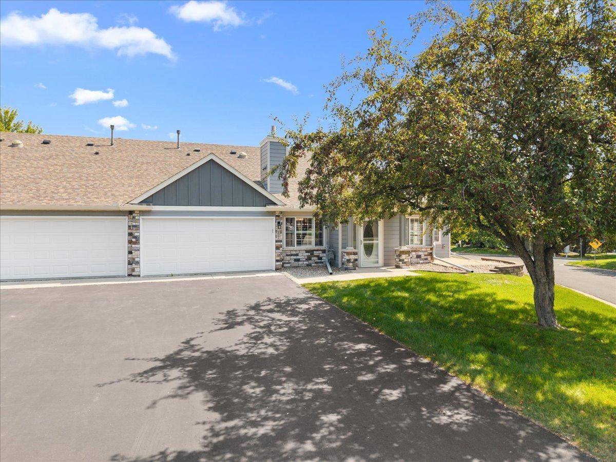 9961 Tamarack CV, Woodbury, MN 55125