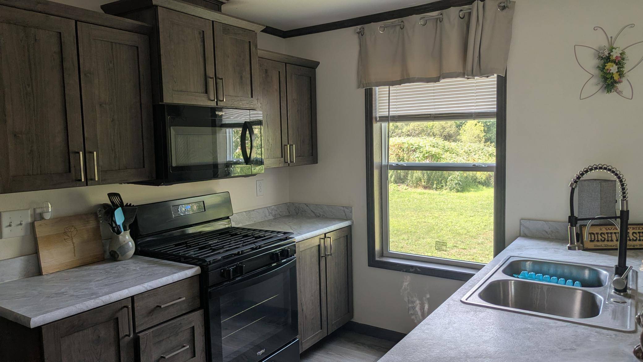 153 2nd ST SW, Henriette, MN 55036