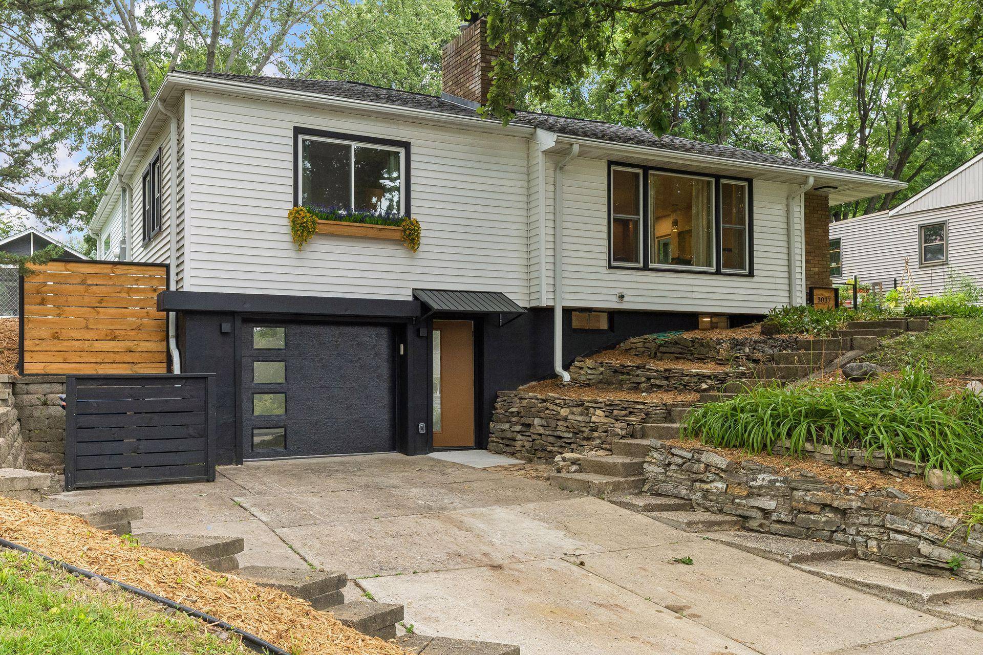 3037 Kyle AVE N, Golden Valley, MN 55422