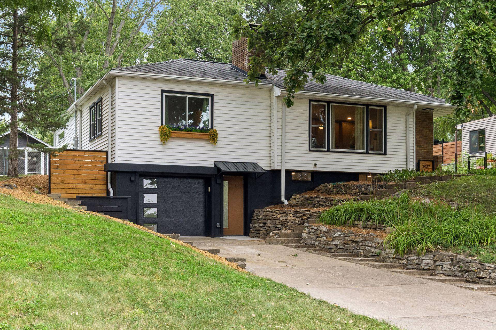 3037 Kyle AVE N, Golden Valley, MN 55422