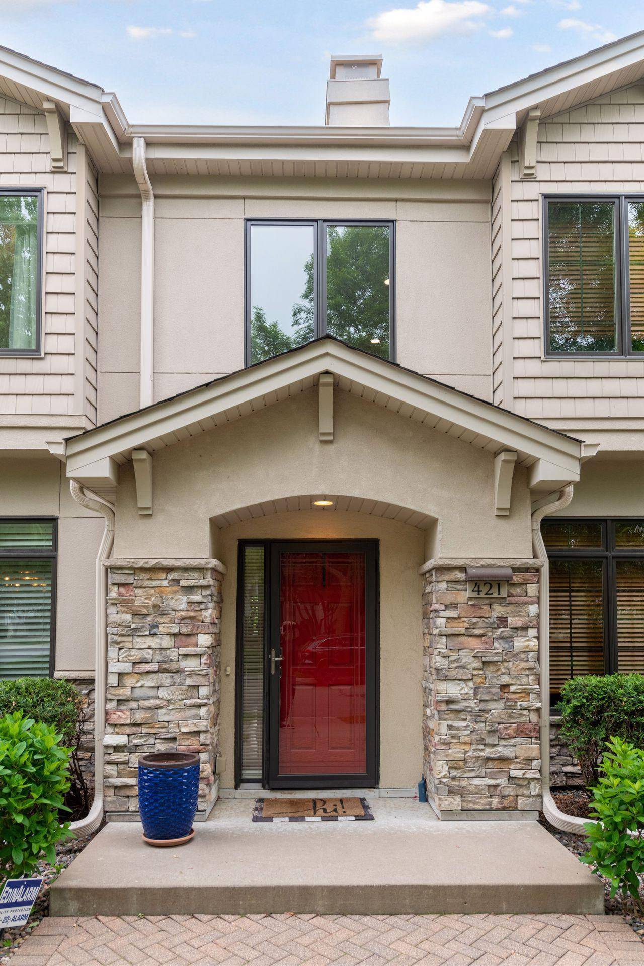 421 Willoughby WAY W, Minnetonka, MN 55305