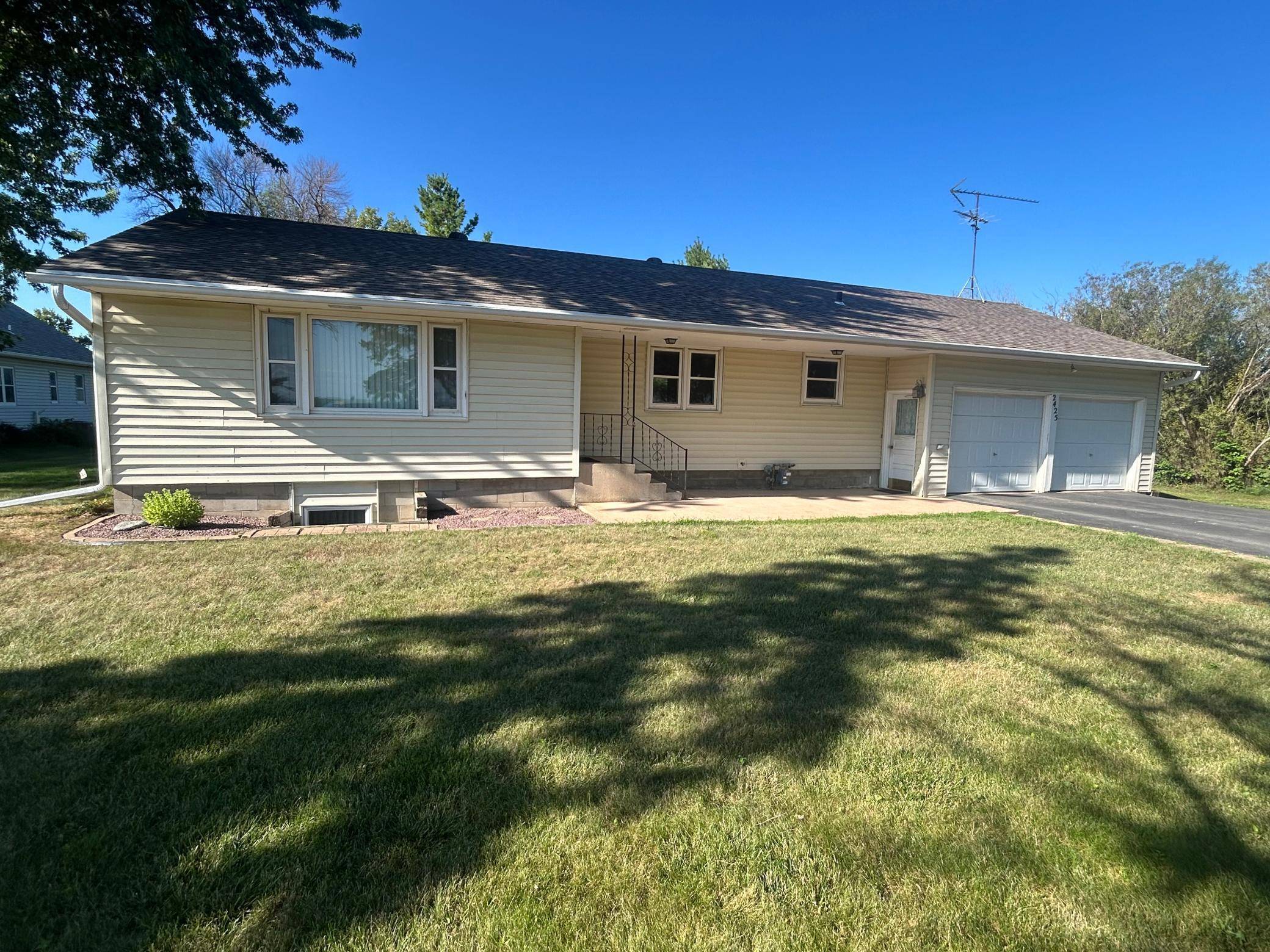2425 East AVE, Worthington, MN 56187