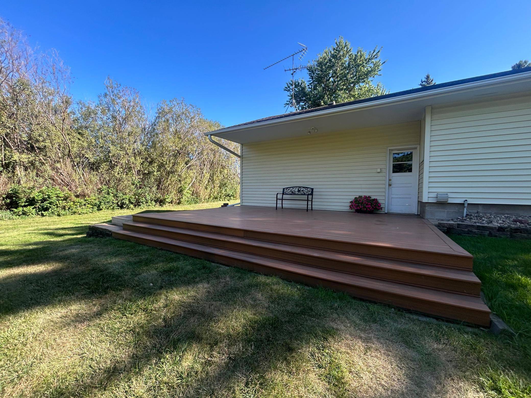 2425 East AVE, Worthington, MN 56187