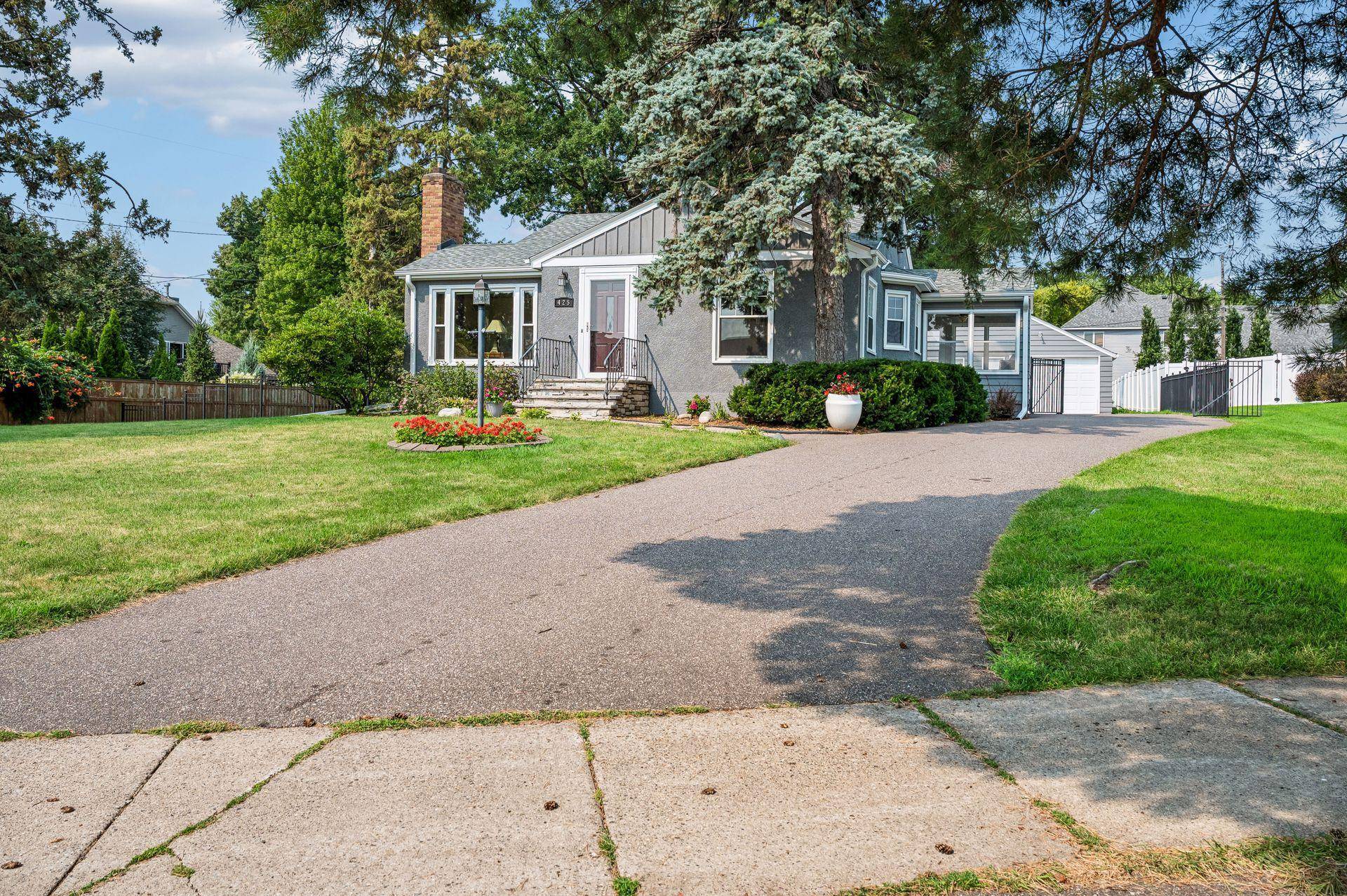 425 Turners Crossroad N, Golden Valley, MN 55422