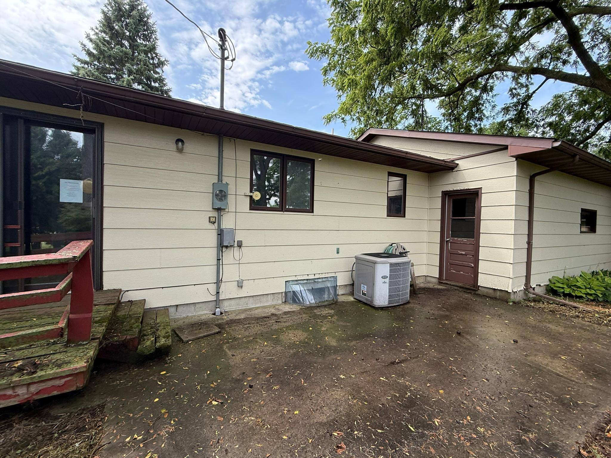 388 E Main ST, Alden, MN 56009