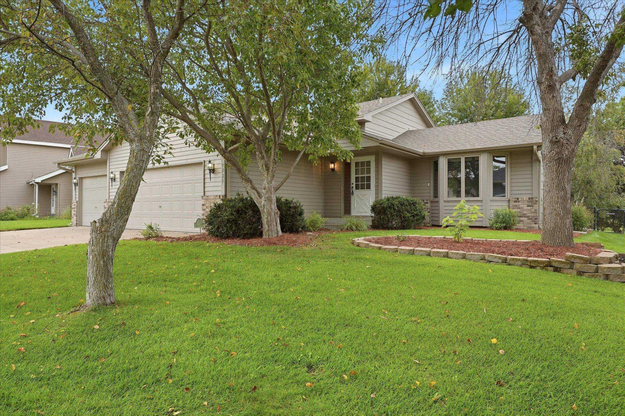 9225 Queens GDNS, Brooklyn Park, MN 55443