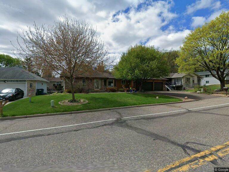 3075 Innsbruck DR, New Brighton, MN 55112