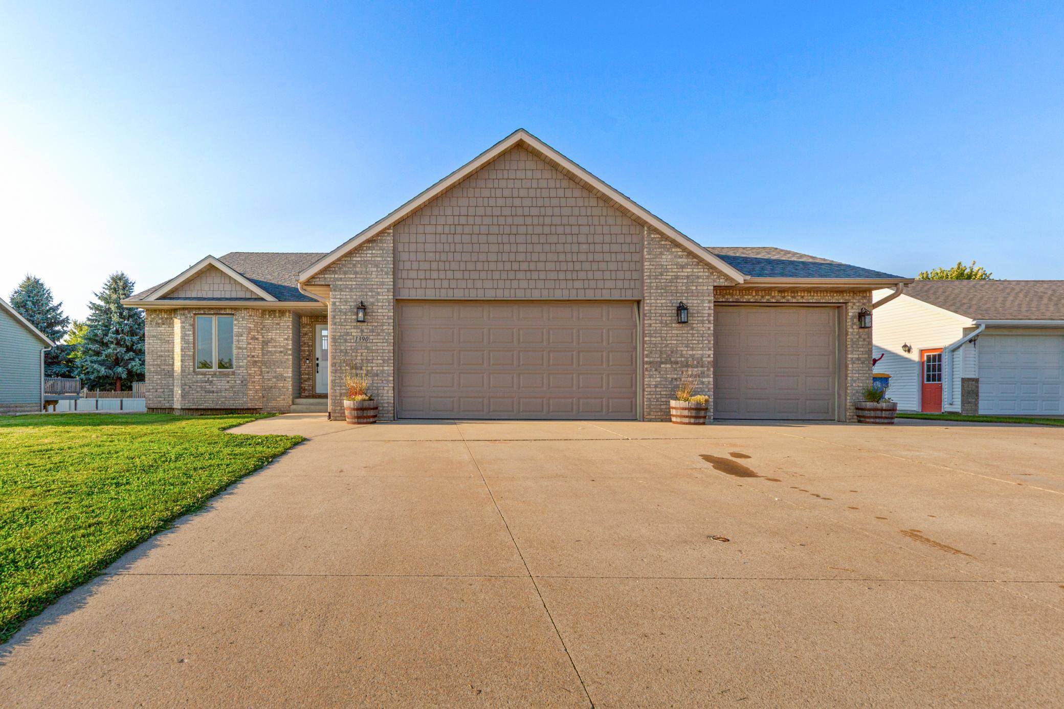 1390 18th ST SE, Owatonna, MN 55060