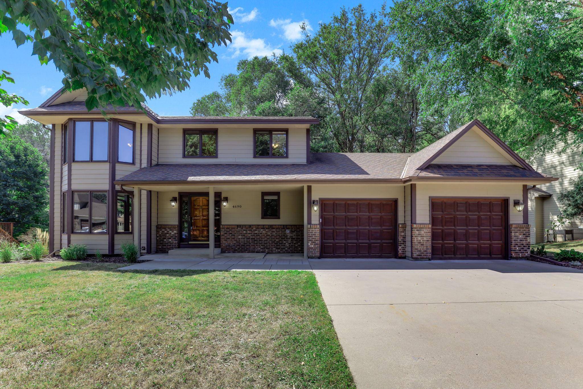 4690 Parkridge DR, Eagan, MN 55123