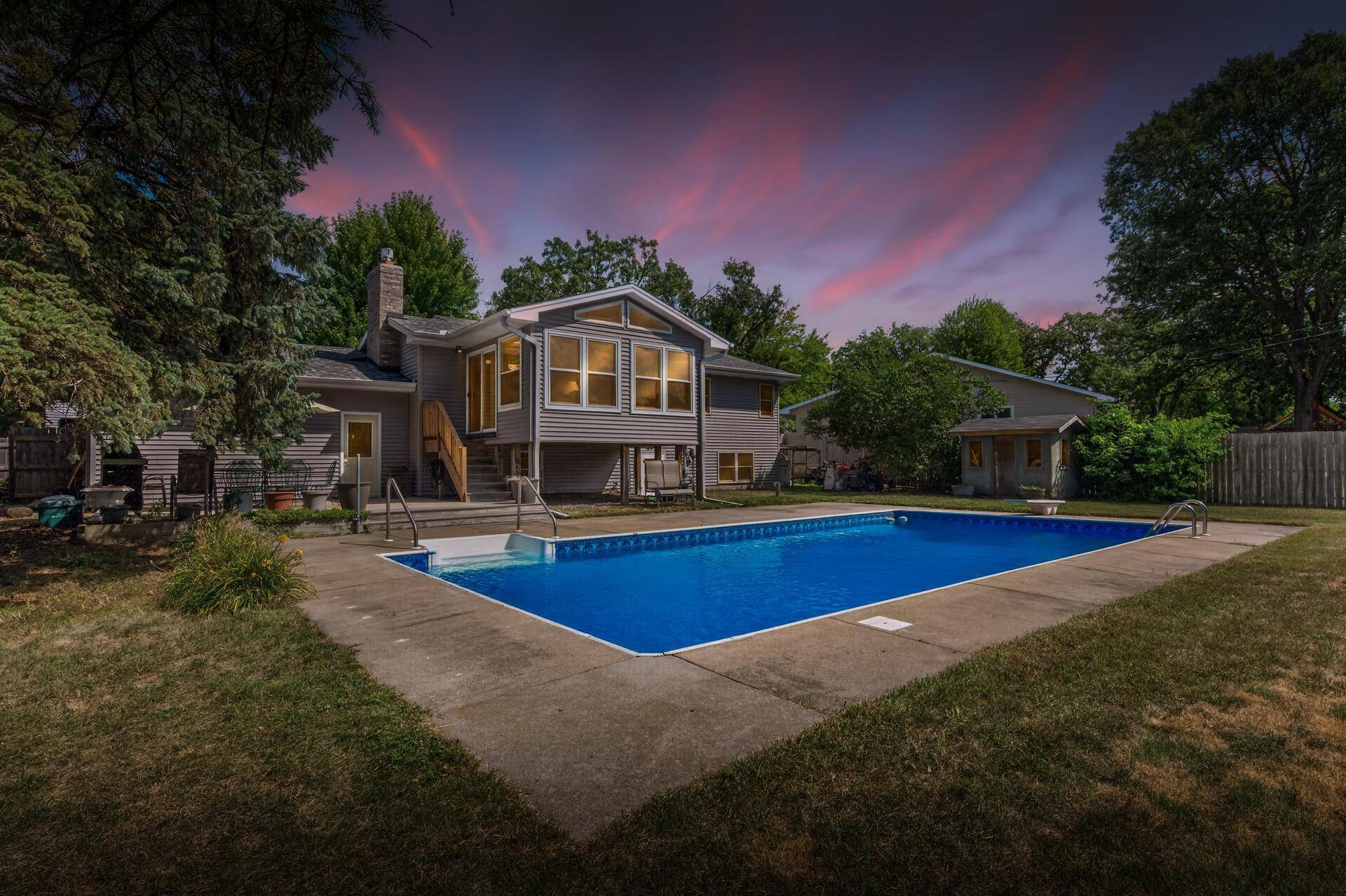10657 Verdin ST NW, Coon Rapids, MN 55433
