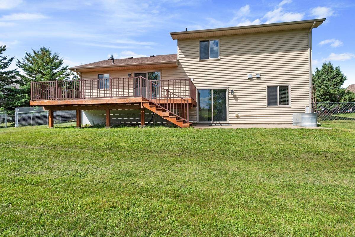 805 Pond View CT, Braham, MN 55006