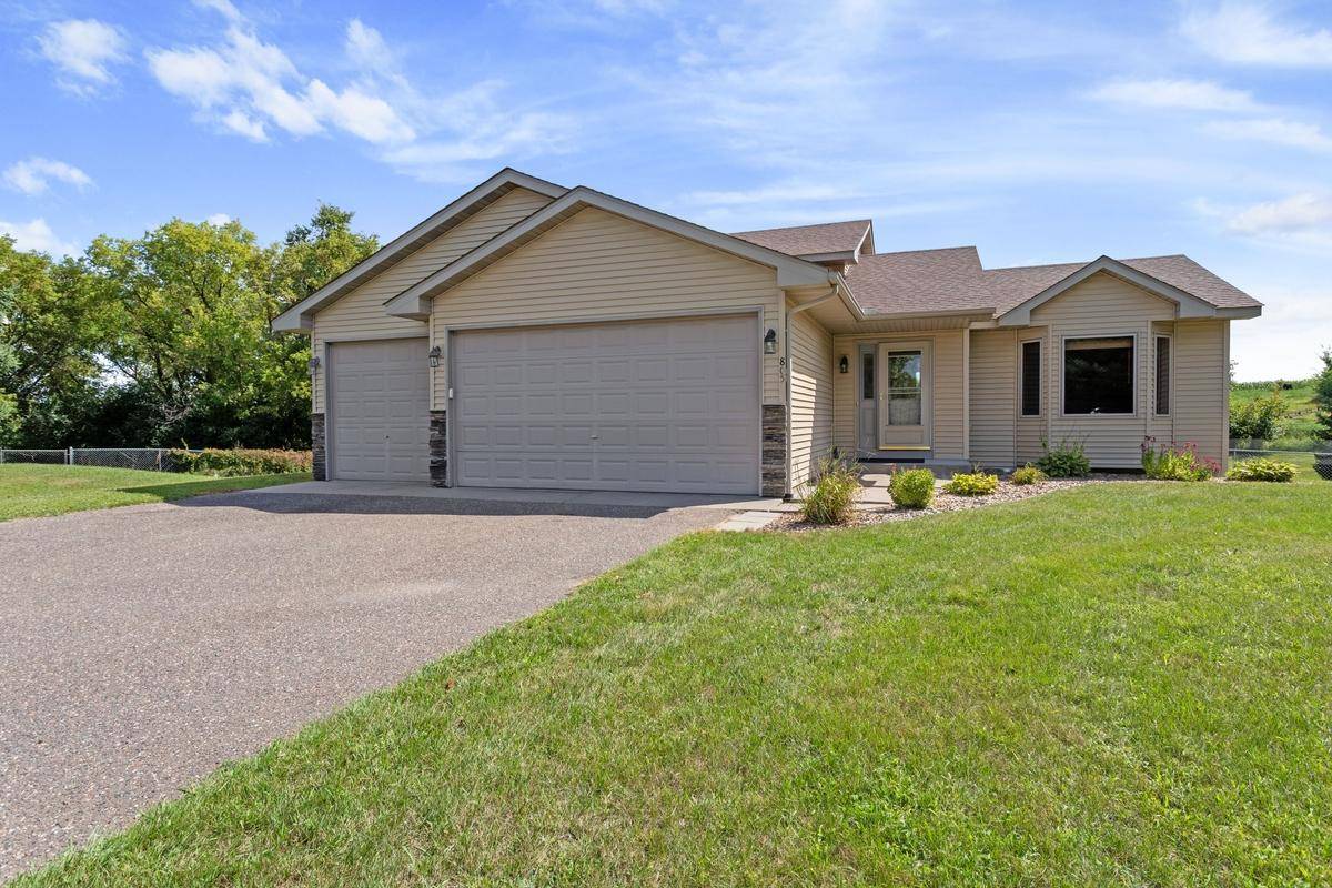 805 Pond View CT, Braham, MN 55006
