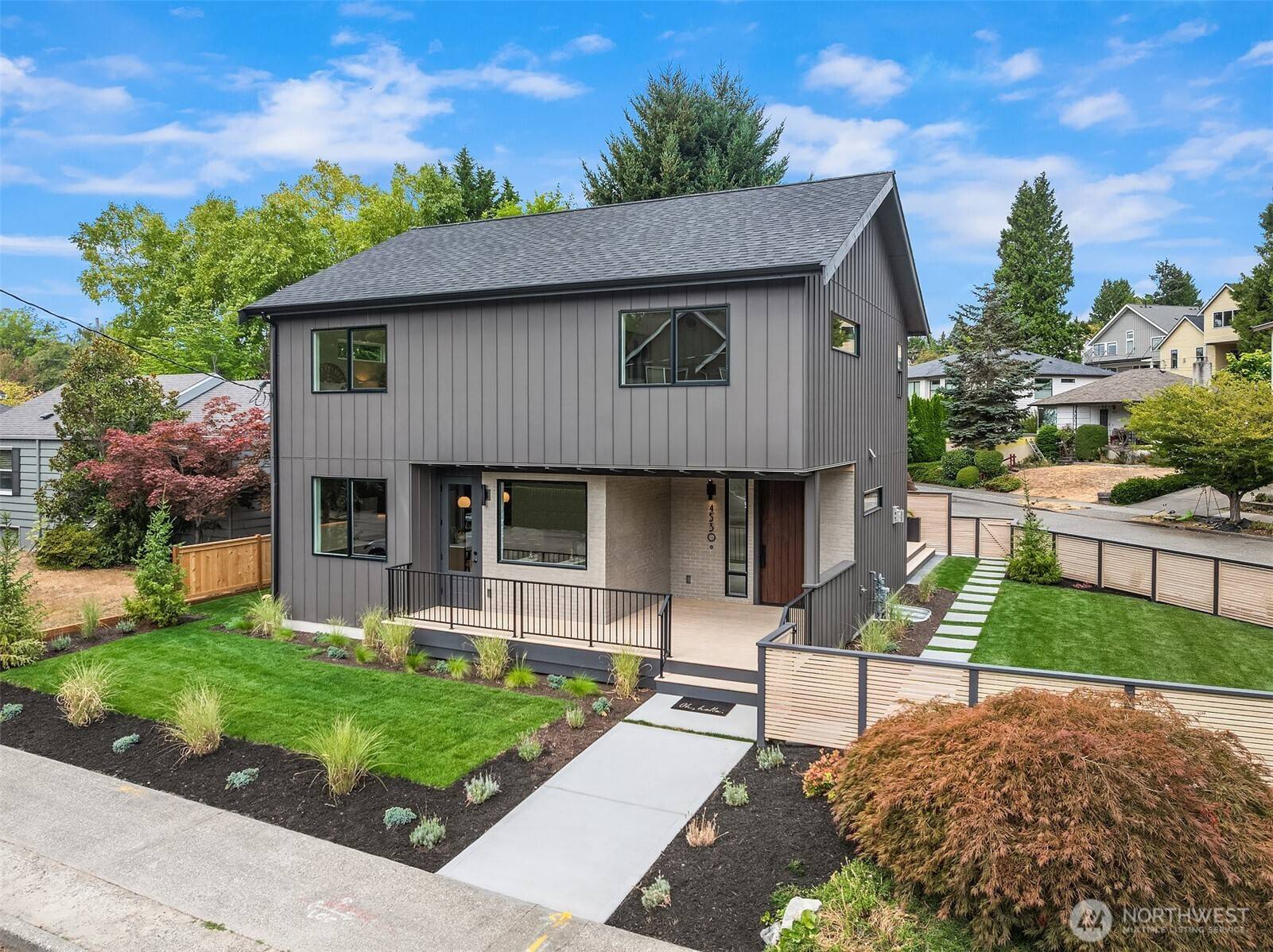 4530 NE 55th ST, Seattle, WA 98105