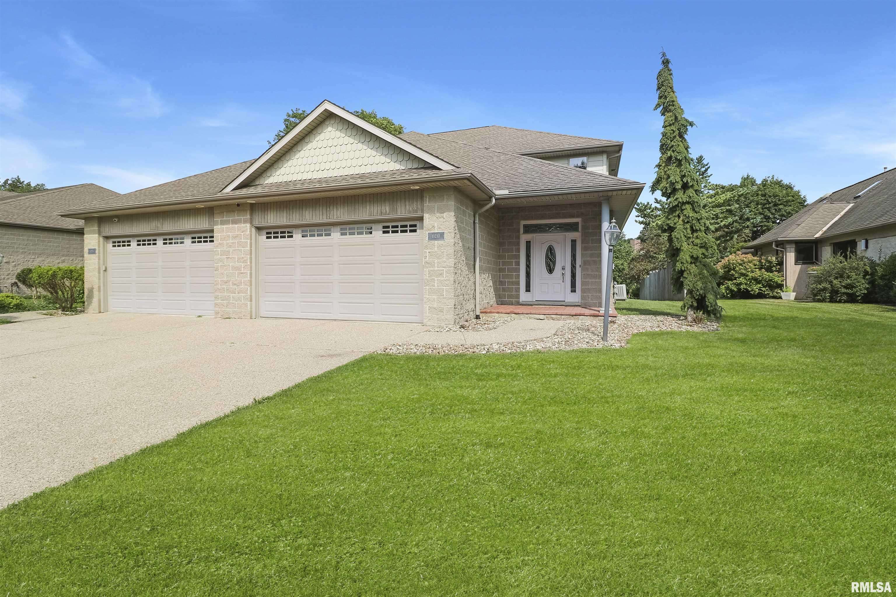 11210 N OAKWOOD DR, Peoria, IL 61615