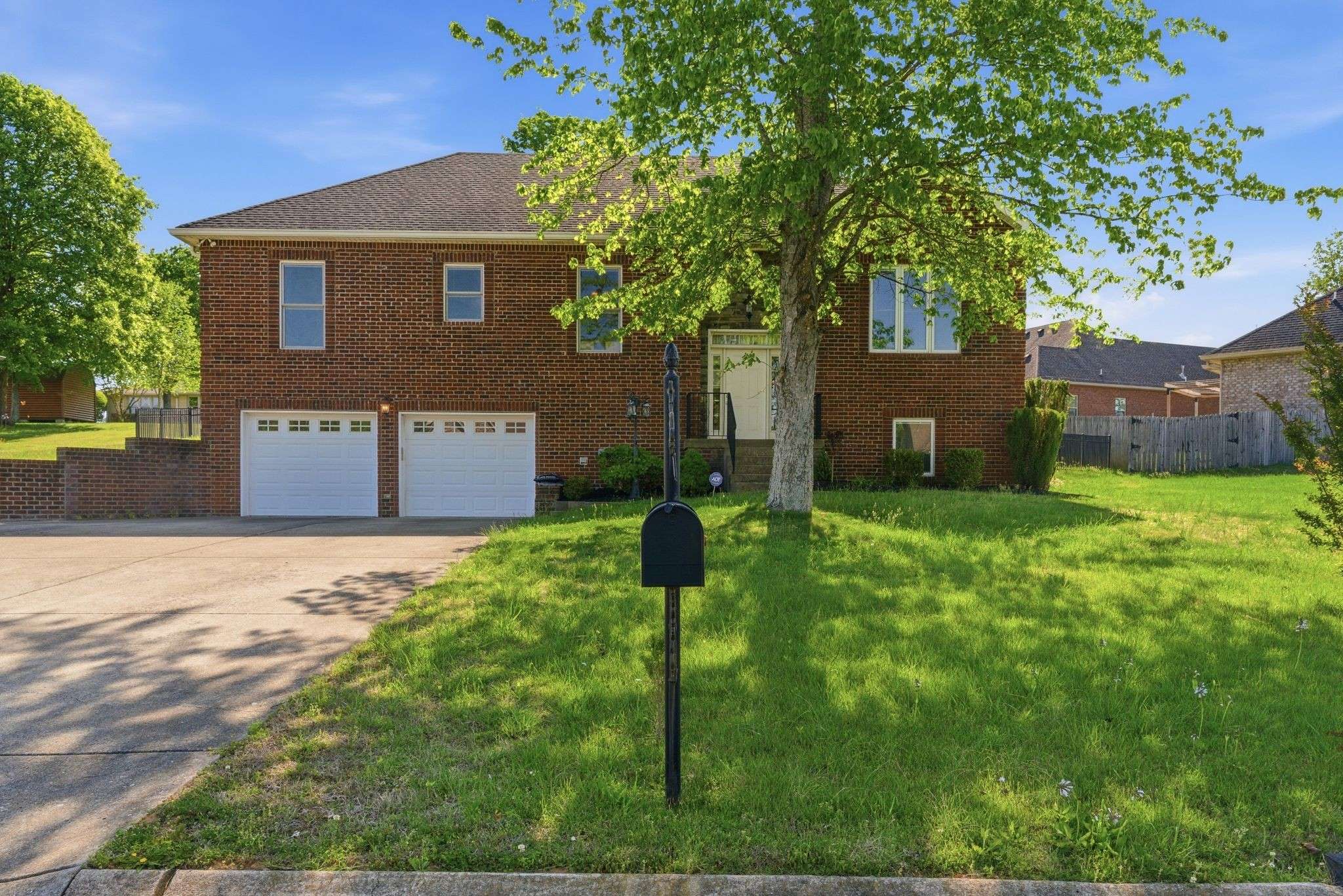 2010 Rebekah Dr, Greenbrier, TN 37073