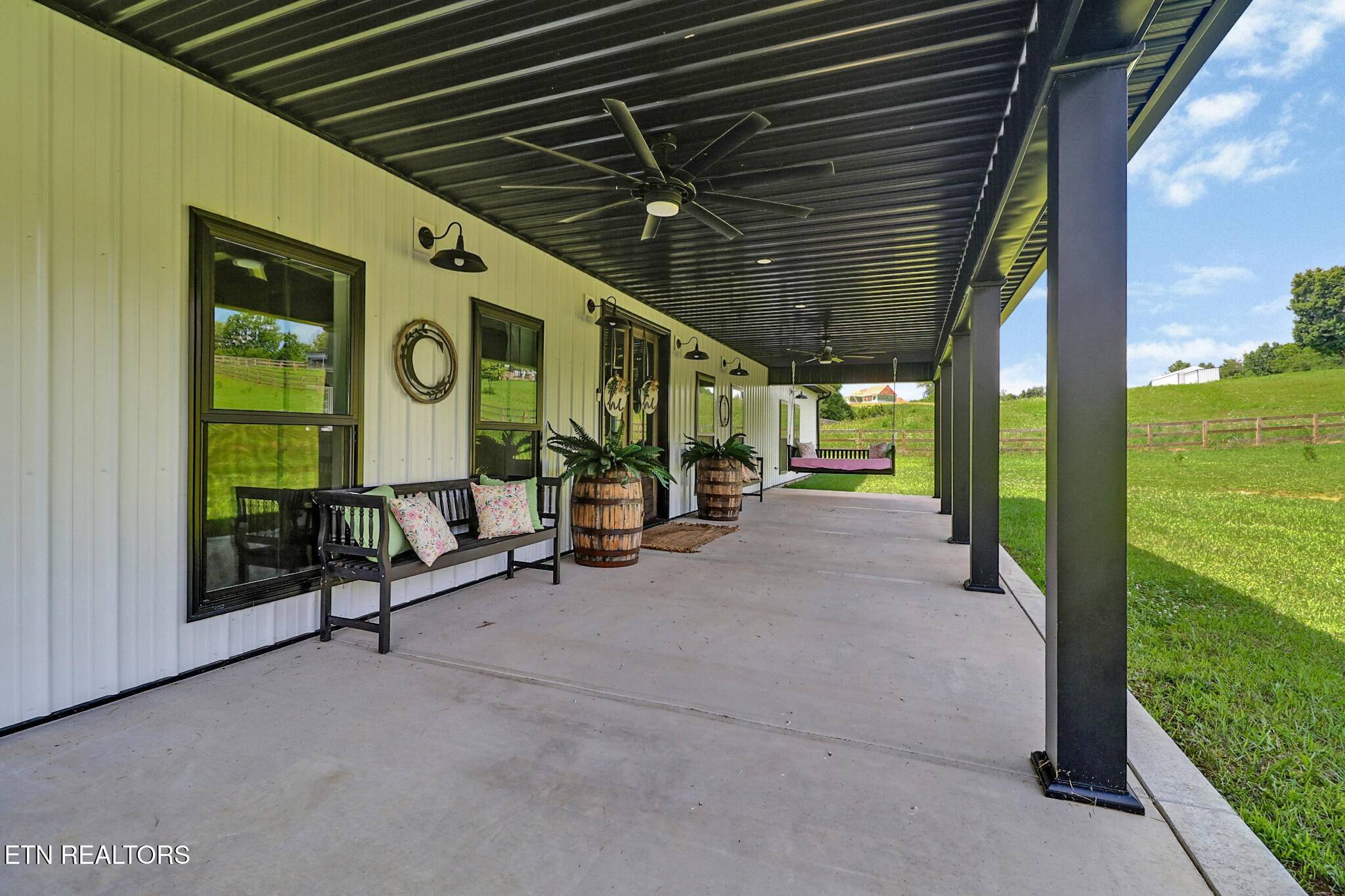 2175 N Lick Creek Rd, Byrdstown, TN 38549