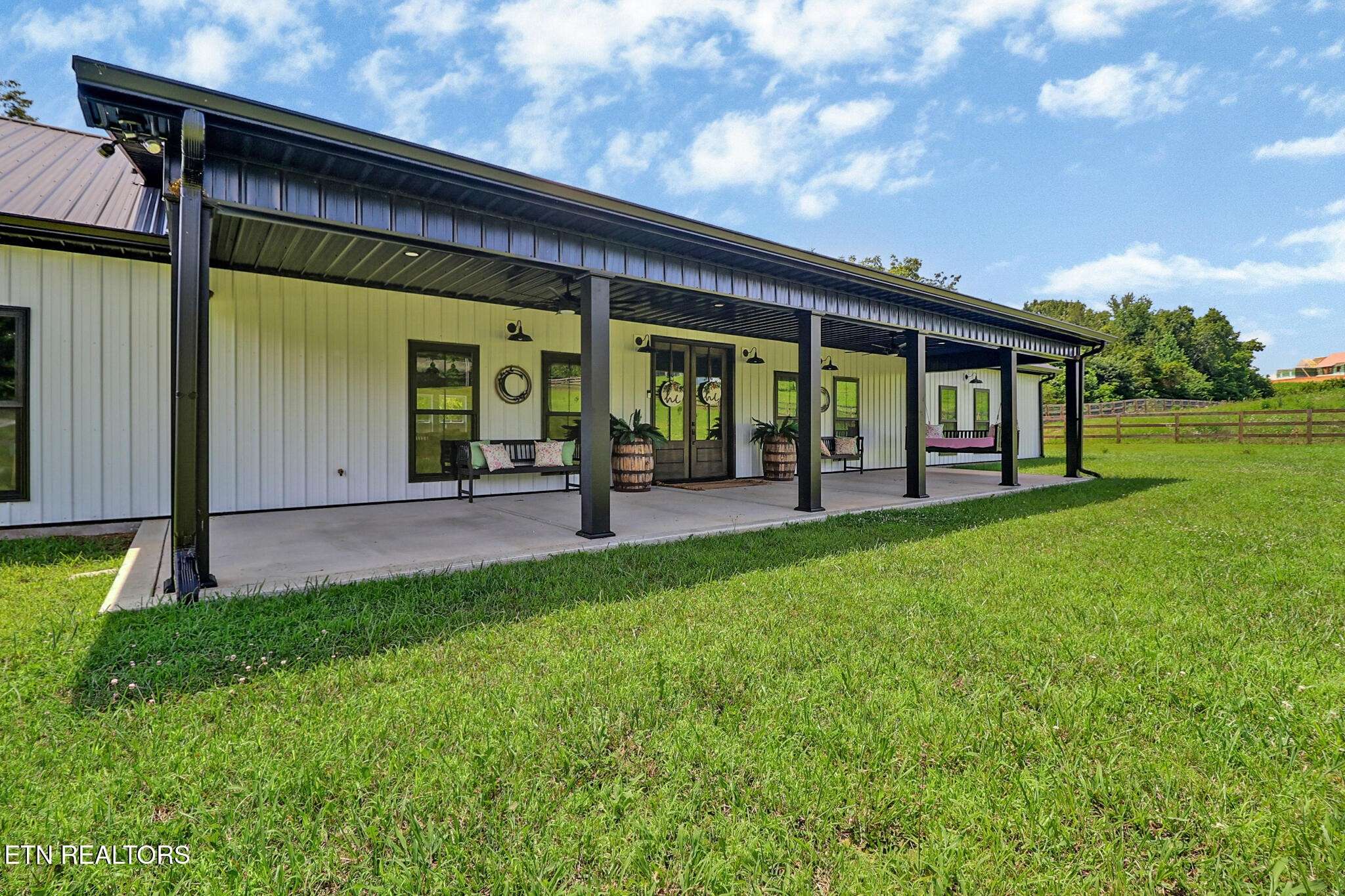 2175 N Lick Creek Rd, Byrdstown, TN 38549