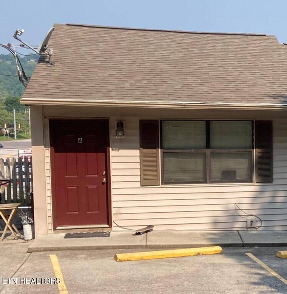 205 Fourth St #A, Kingston, TN 37763