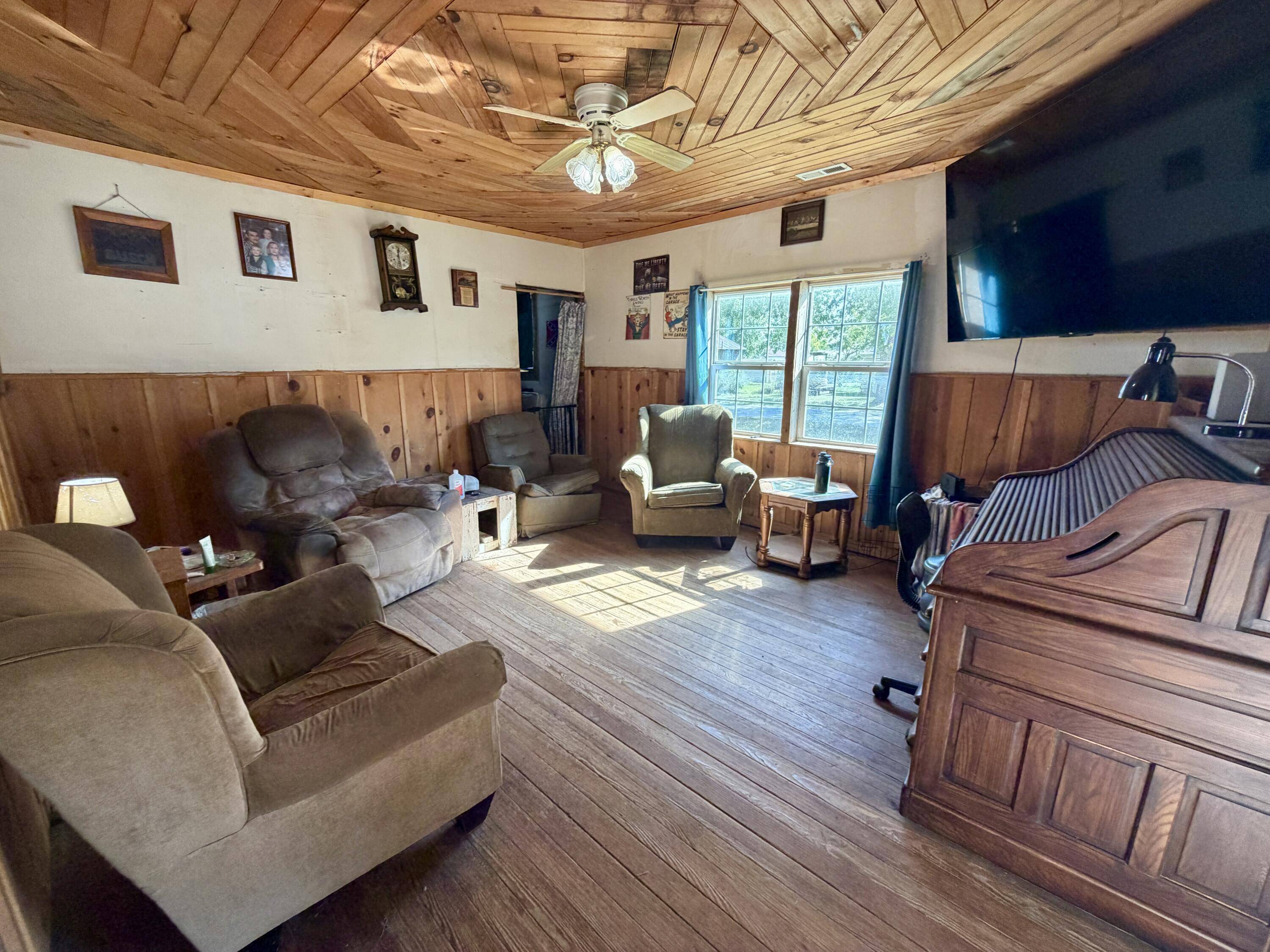 501 W Park ST, Seymour, MO 65746