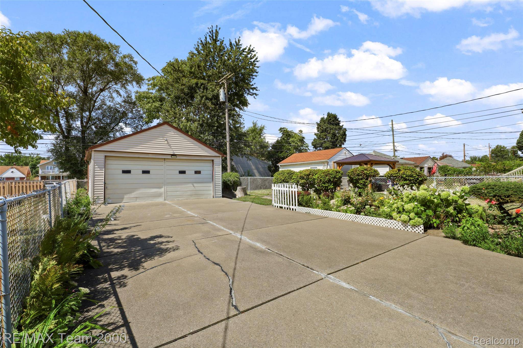 6847 Middlepointe ST, Dearborn, MI 48126