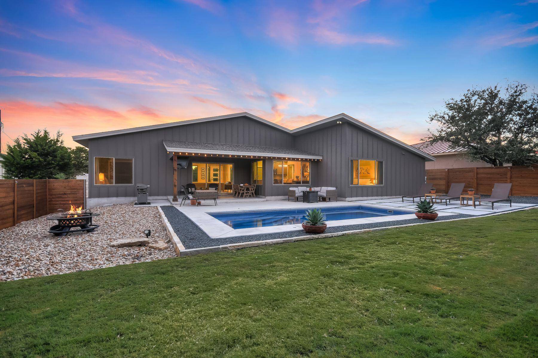 21706 Surrey LN, Lago Vista, TX 78645
