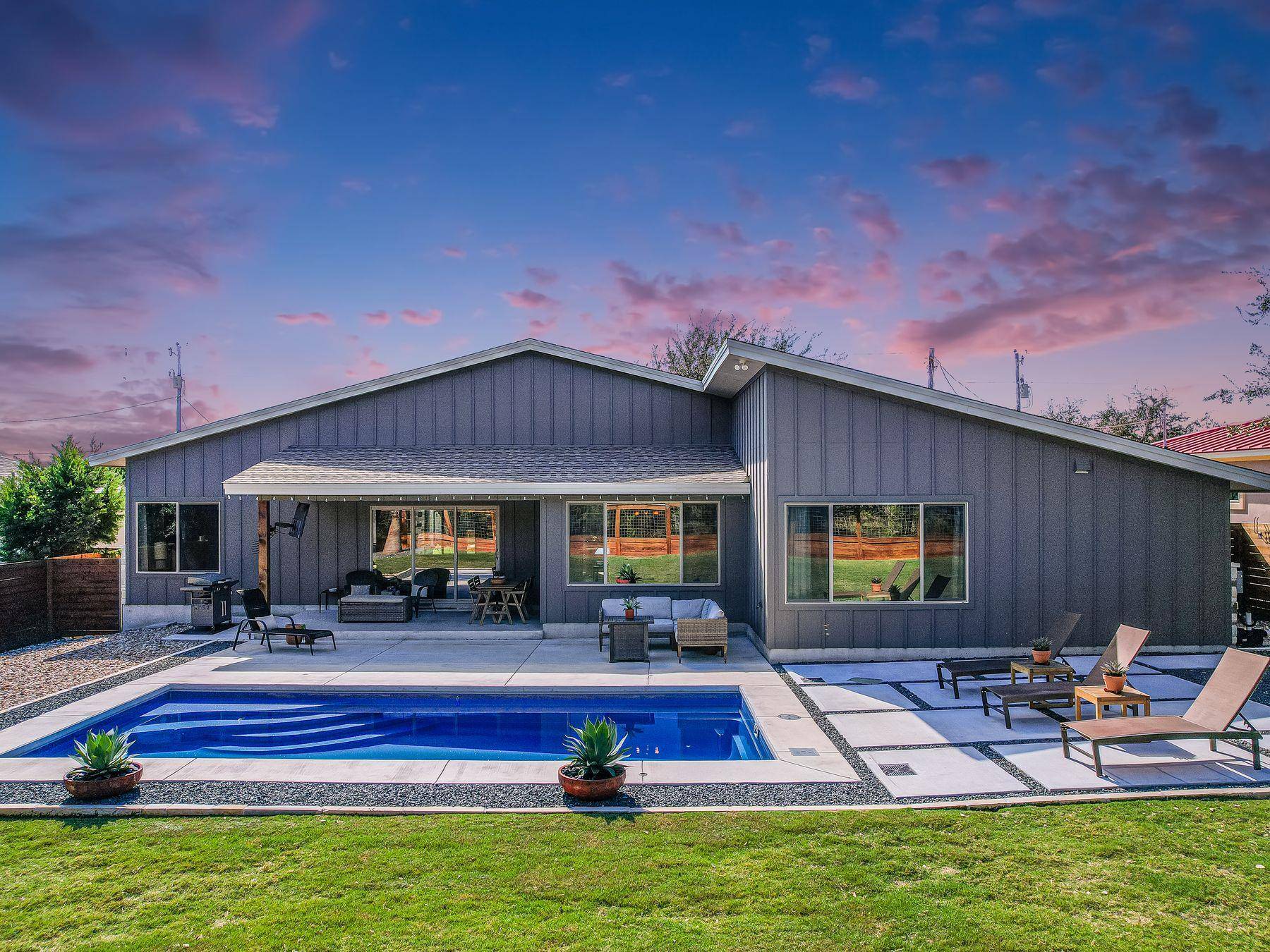 21706 Surrey LN, Lago Vista, TX 78645