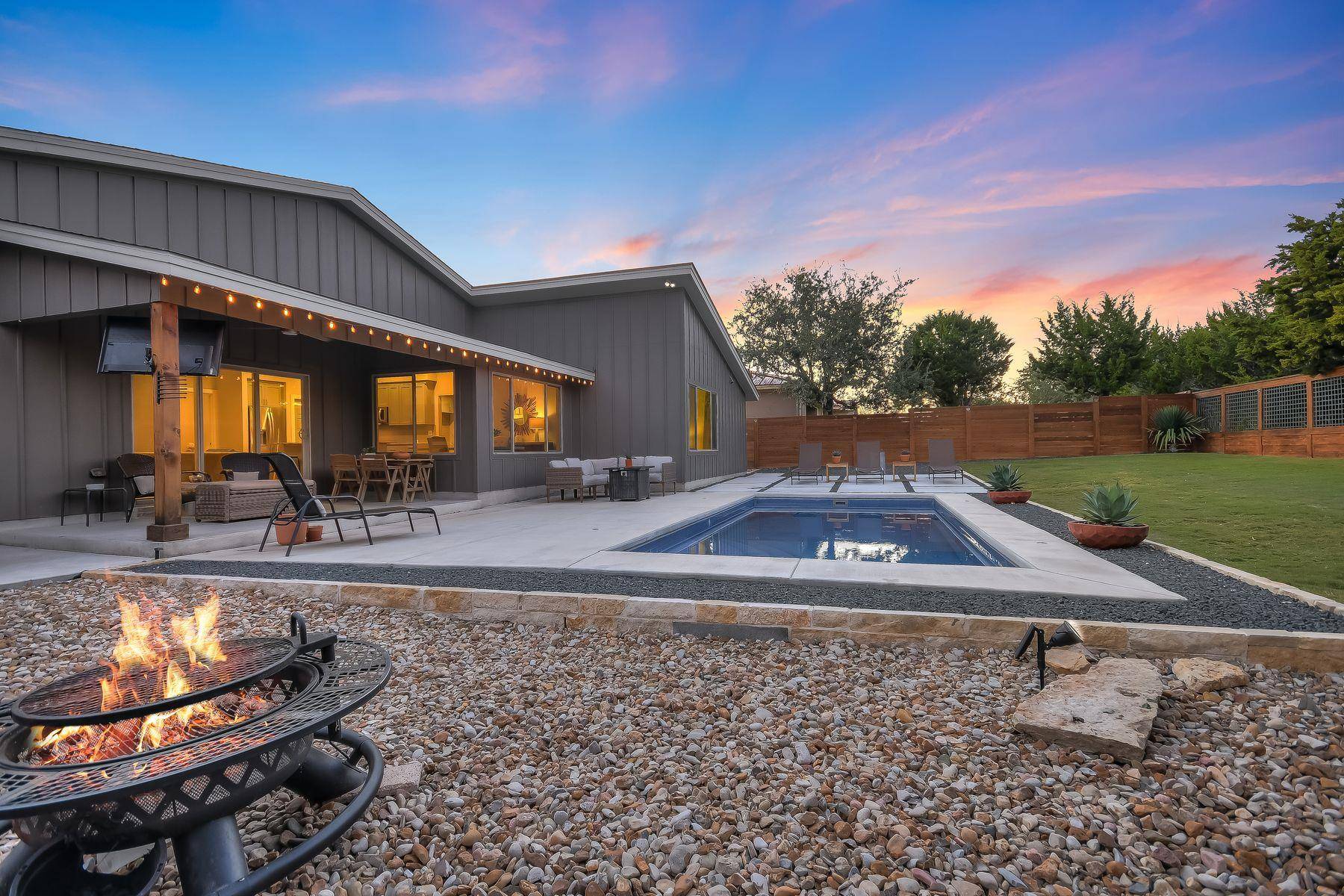 21706 Surrey LN, Lago Vista, TX 78645