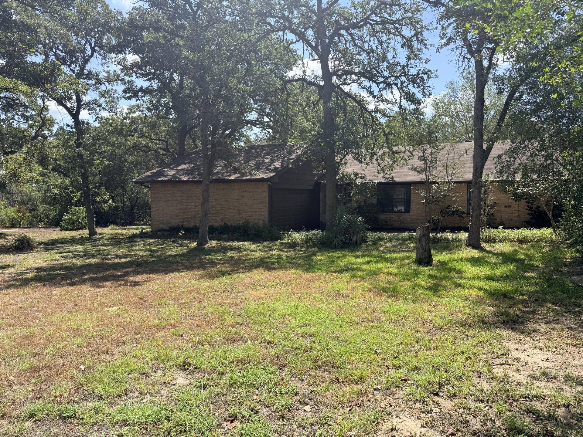 109 Pine Cone LN, Elgin, TX 78621