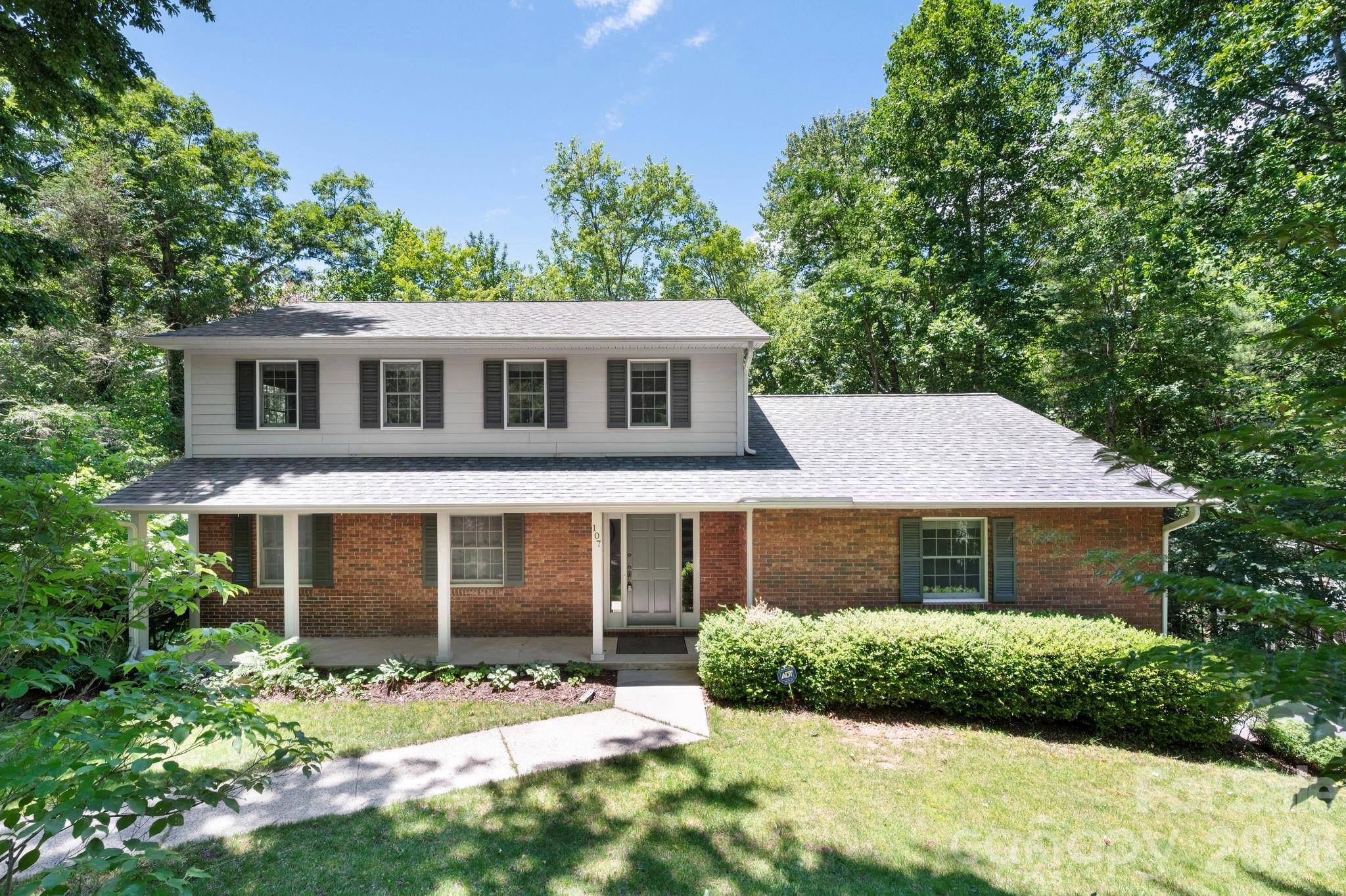 107 Ballantree DR, Asheville, NC 28803