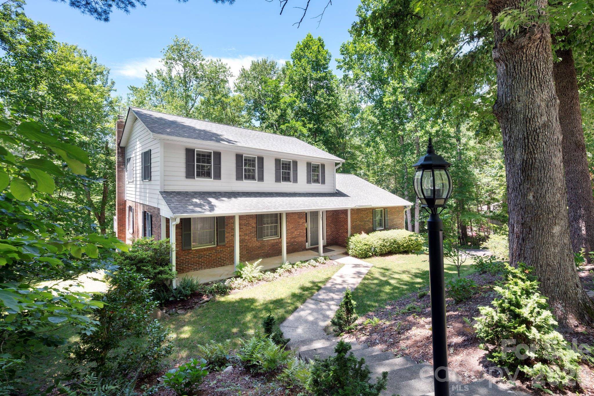 107 Ballantree DR, Asheville, NC 28803