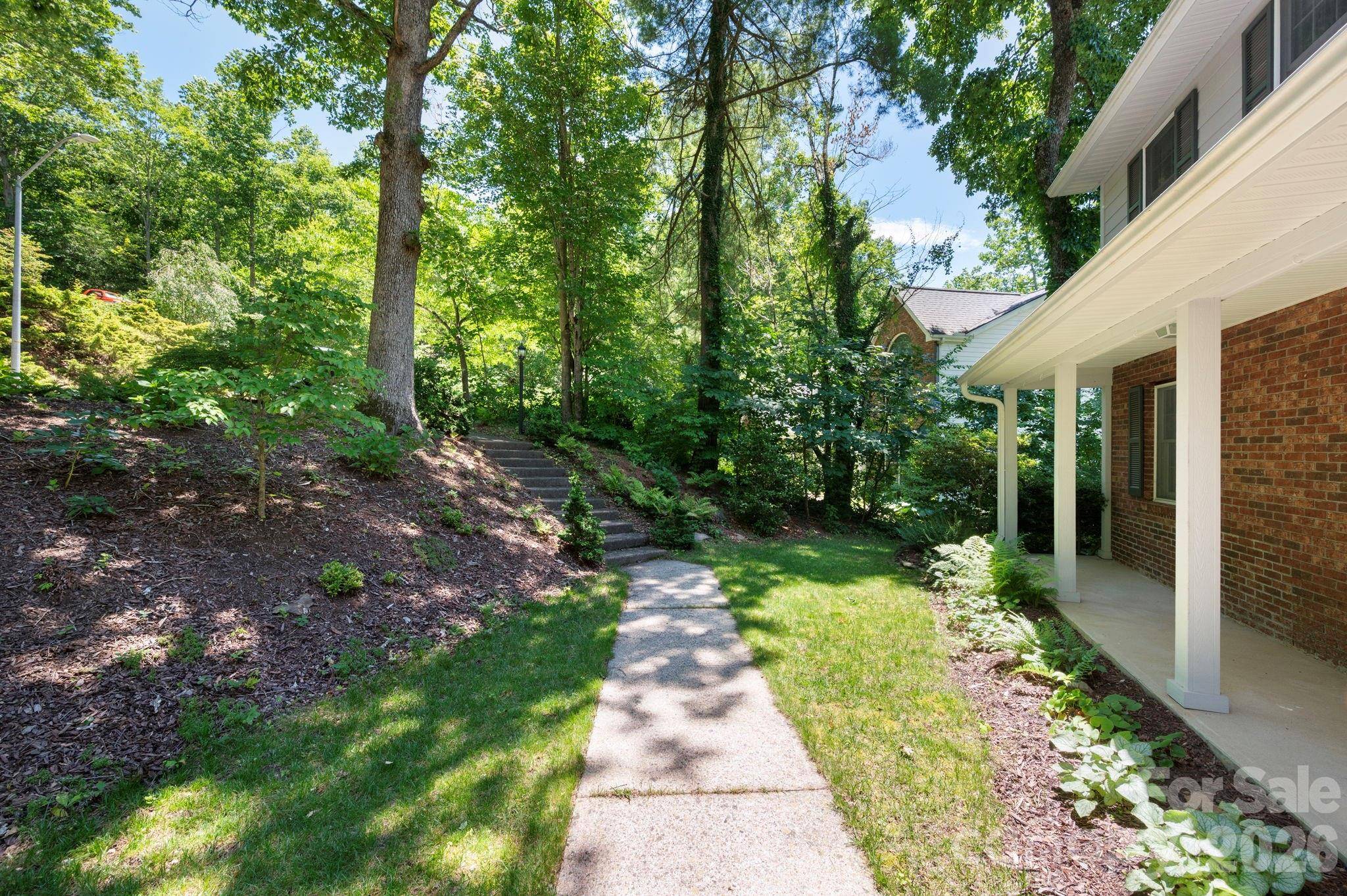 107 Ballantree DR, Asheville, NC 28803