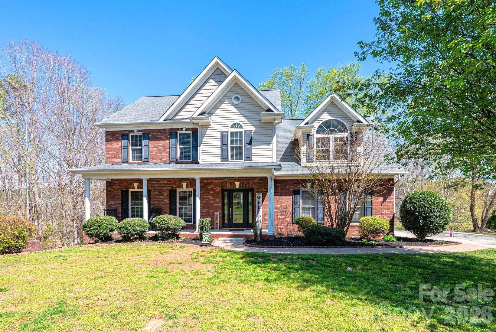 2586 Henry Falls DR, Hickory, NC 28602