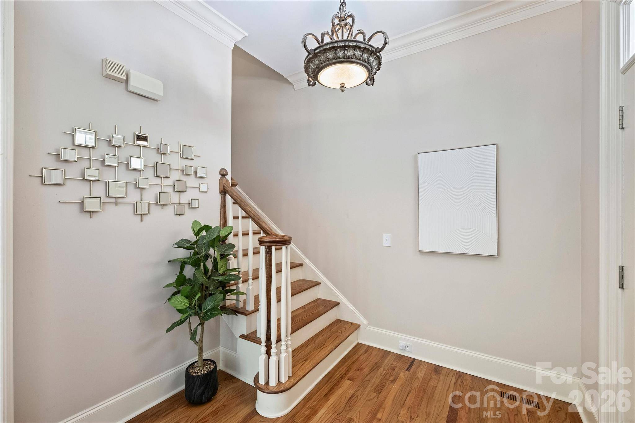 1115 S Kings DR, Charlotte, NC 28207