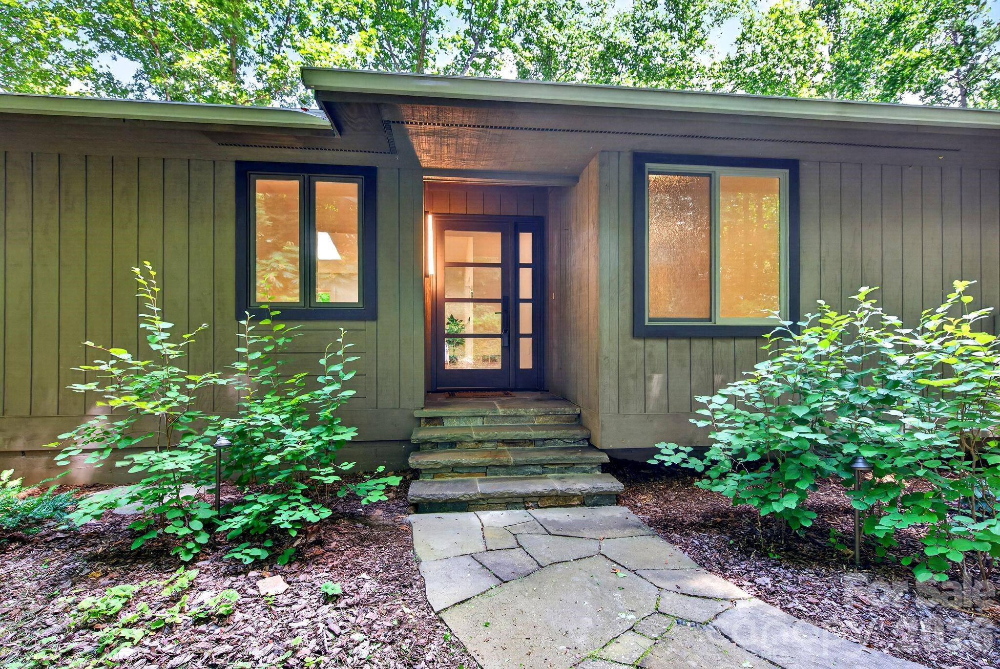 12 Beech Tree LN, Asheville, NC 28804