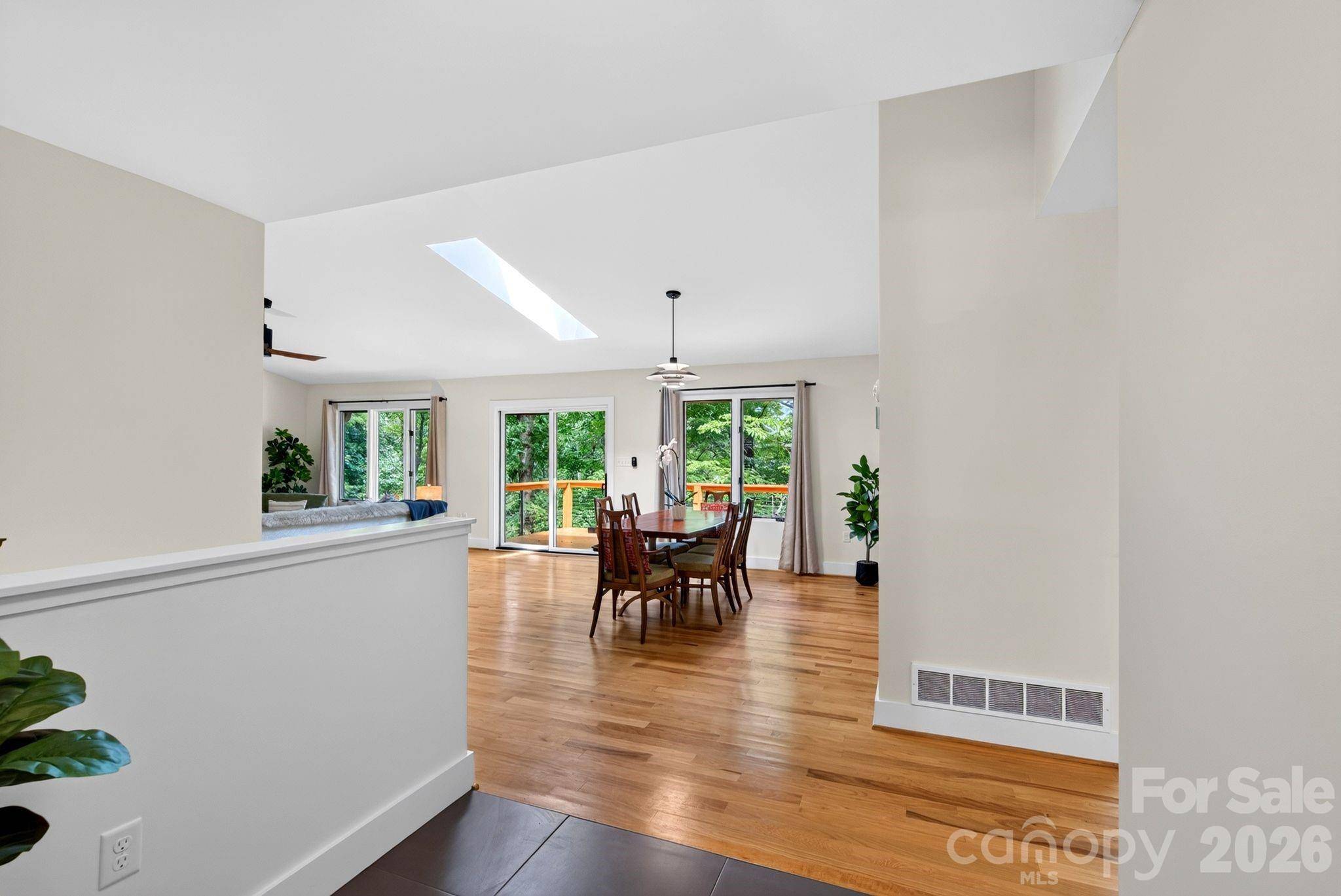 12 Beech Tree LN, Asheville, NC 28804
