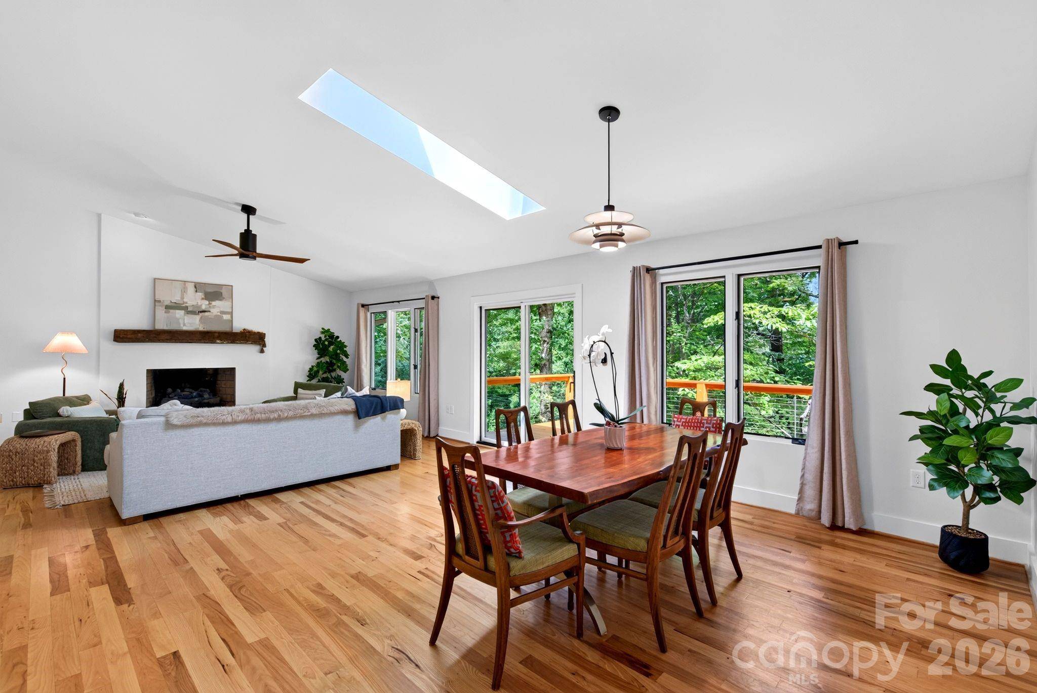 12 Beech Tree LN, Asheville, NC 28804